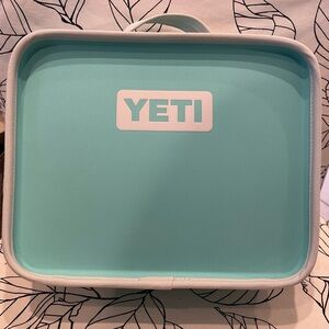 Yeti Day Tripper sea foam green lunch box